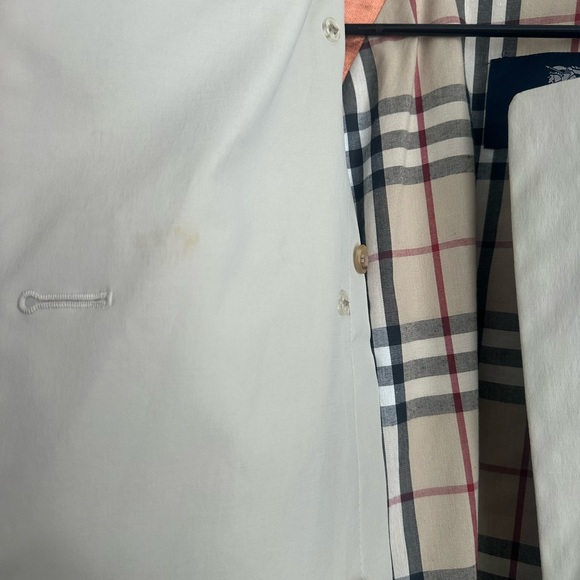 Burberry Women’s Classic Tan Trench Coat - Picture 16 of 16